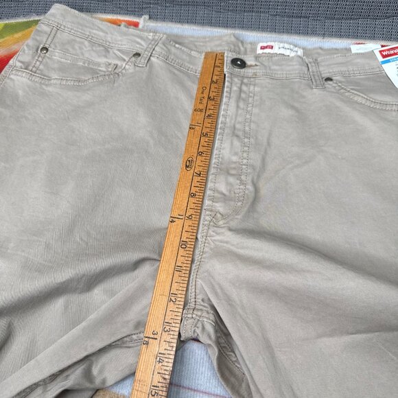 Wrangler Mens Size 40x30 Beige Straight Fit Khaki Pants Durable Casual Wear - Picture 6 of 11